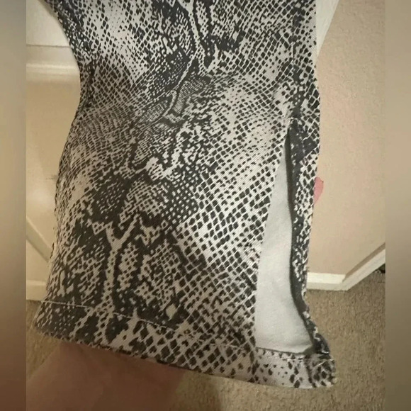 NWT- Nasty Gal Grey Snake Print Denim Straight Leg. US size 4. - Picture 10 of 13